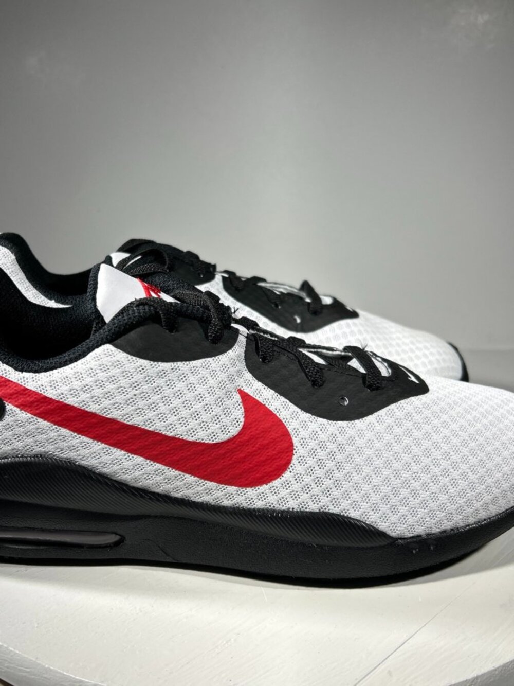 NEW Nike Air Max Oketo SE Mens Size 8.5 Shoes White Red Black Sneakers Lifestyle